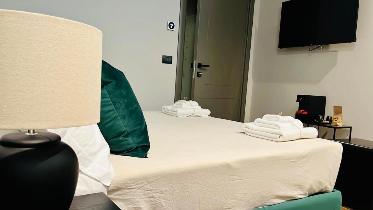Palazzo Gatto Bianco Hotel Bari Kültér fotó